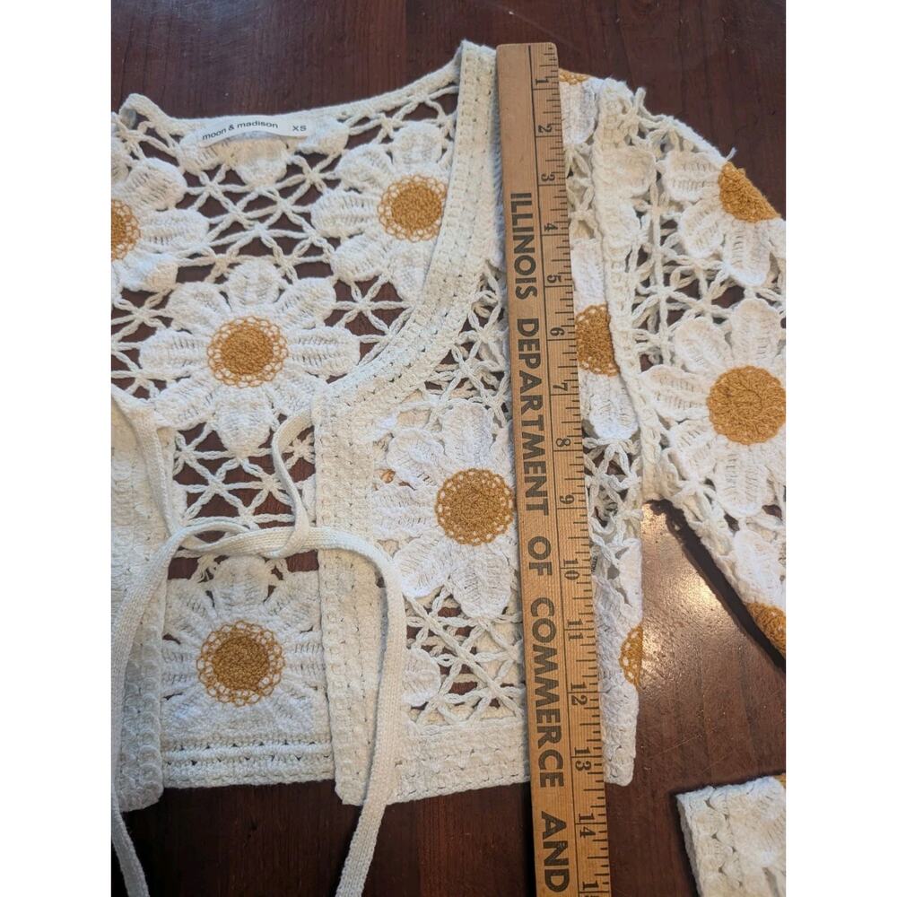 Moon & Madison Cardigan Womens XS Cream Daisy Crochet Knit Crop Tie Front Boho - Picture 6 of 7